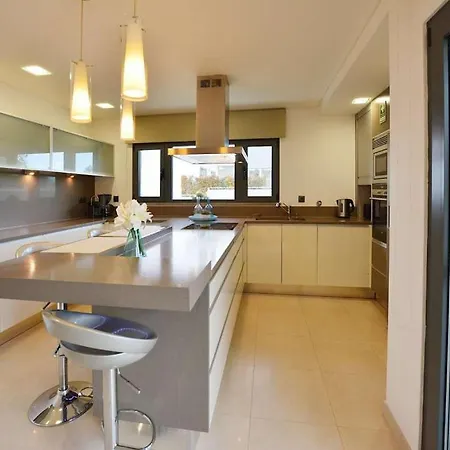 Elegant Albufeira Villa Julialva Platinum 3 Bedrooms Games Great Pool Area Villa