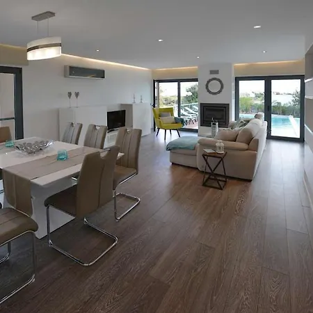 Villa Elegant Albufeira Villa Julialva Platinum 3 Bedrooms Games Great Pool Area Pêra