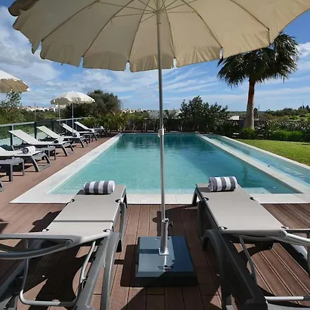 Villa Elegant Albufeira Villa Julialva Platinum 3 Bedrooms Games Great Pool Area *