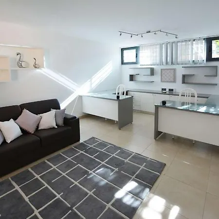 Villa Elegant Albufeira Villa Julialva Platinum 3 Bedrooms Games Great Pool Area