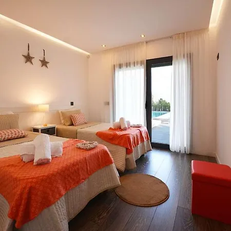 Elegant Albufeira Villa Julialva Platinum 3 Bedrooms Games Great Pool Area * Pêra