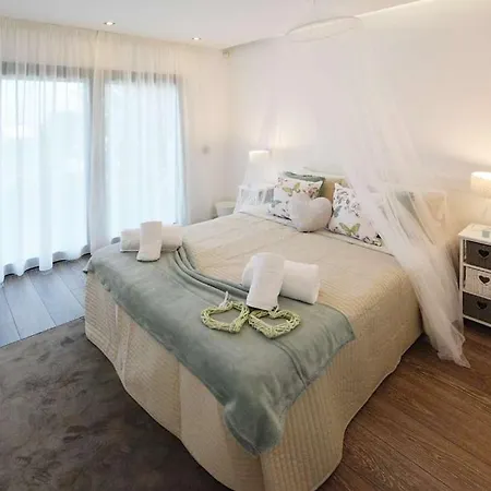 Elegant Albufeira Villa Julialva Platinum 3 Bedrooms Games Great Pool Area