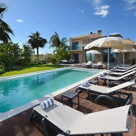 Villa Elegant Albufeira Villa Julialva Platinum 3 Bedrooms Games Great Pool Area *