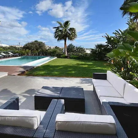 Elegant Albufeira Villa Julialva Platinum 3 Bedrooms Games Great Pool Area Pêra