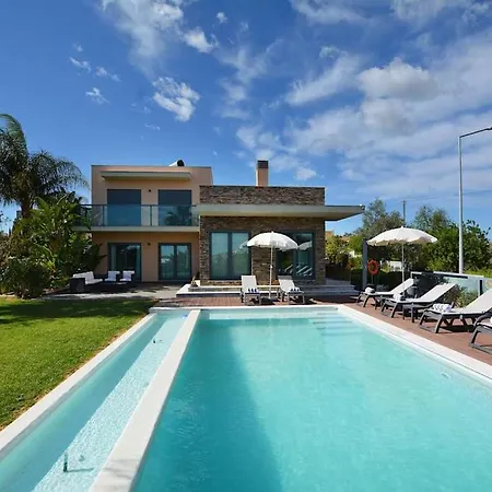 Elegant Albufeira Villa Julialva Platinum 3 Bedrooms Games Great Pool Area Vila