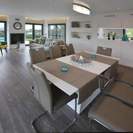 Elegant Albufeira Villa Julialva Platinum 3 Bedrooms Games Great Pool Area *