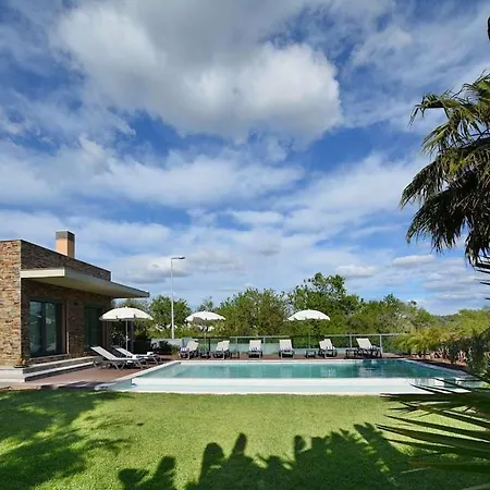 Villa Elegant Albufeira Villa Julialva Platinum 3 Bedrooms Games Great Pool Area