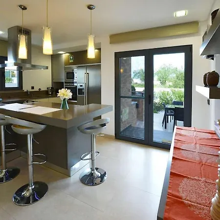 Elegant Albufeira Villa Julialva Platinum 3 Bedrooms Games Great Pool Area Pêra
