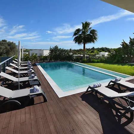 Elegant Albufeira Villa Julialva Platinum 3 Bedrooms Games Great Pool Area