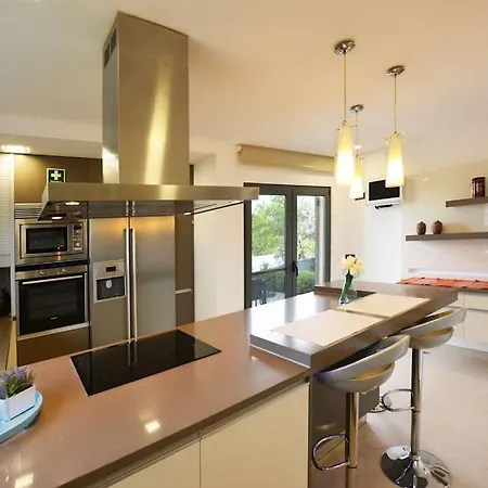 Elegant Albufeira Villa Julialva Platinum 3 Bedrooms Games Great Pool Area * Pêra