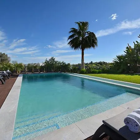 Villa Elegant Albufeira Villa Julialva Platinum 3 Bedrooms Games Great Pool Area *